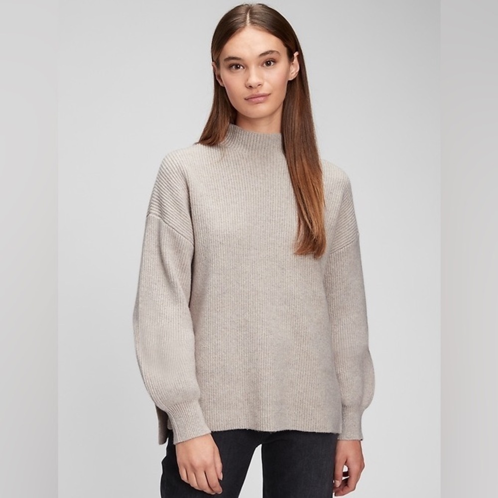 ❌SOLD❌ Gap Oversized Funnel Mock Neck Beige Sweater Size XS